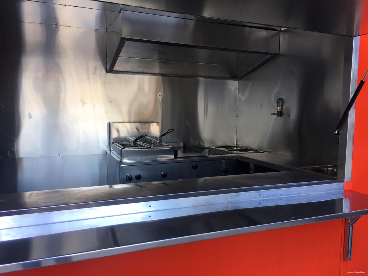 Remolque tipo Food Truck c/ horno 10×6,4 pies = 3×1,90 mts - Imagen 3