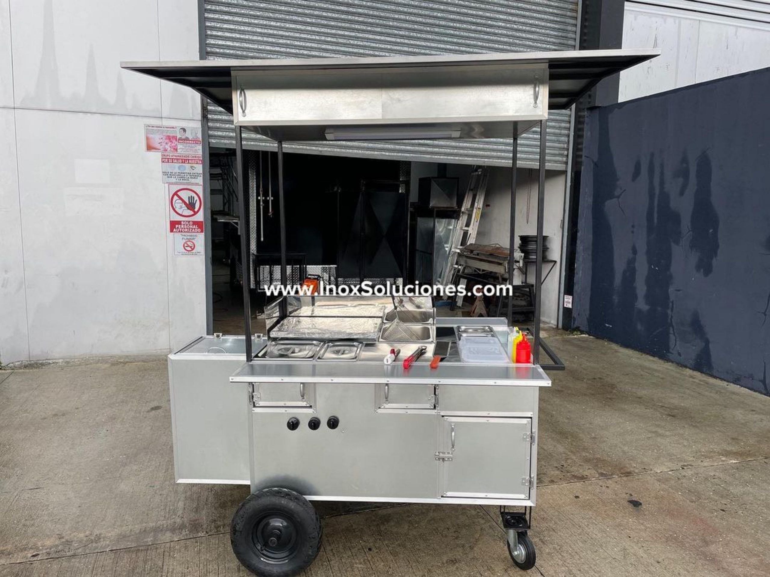 Carretilla tipo empuje con techo para hot dog hamburguesas comida rápida con freidora - Imagen 2