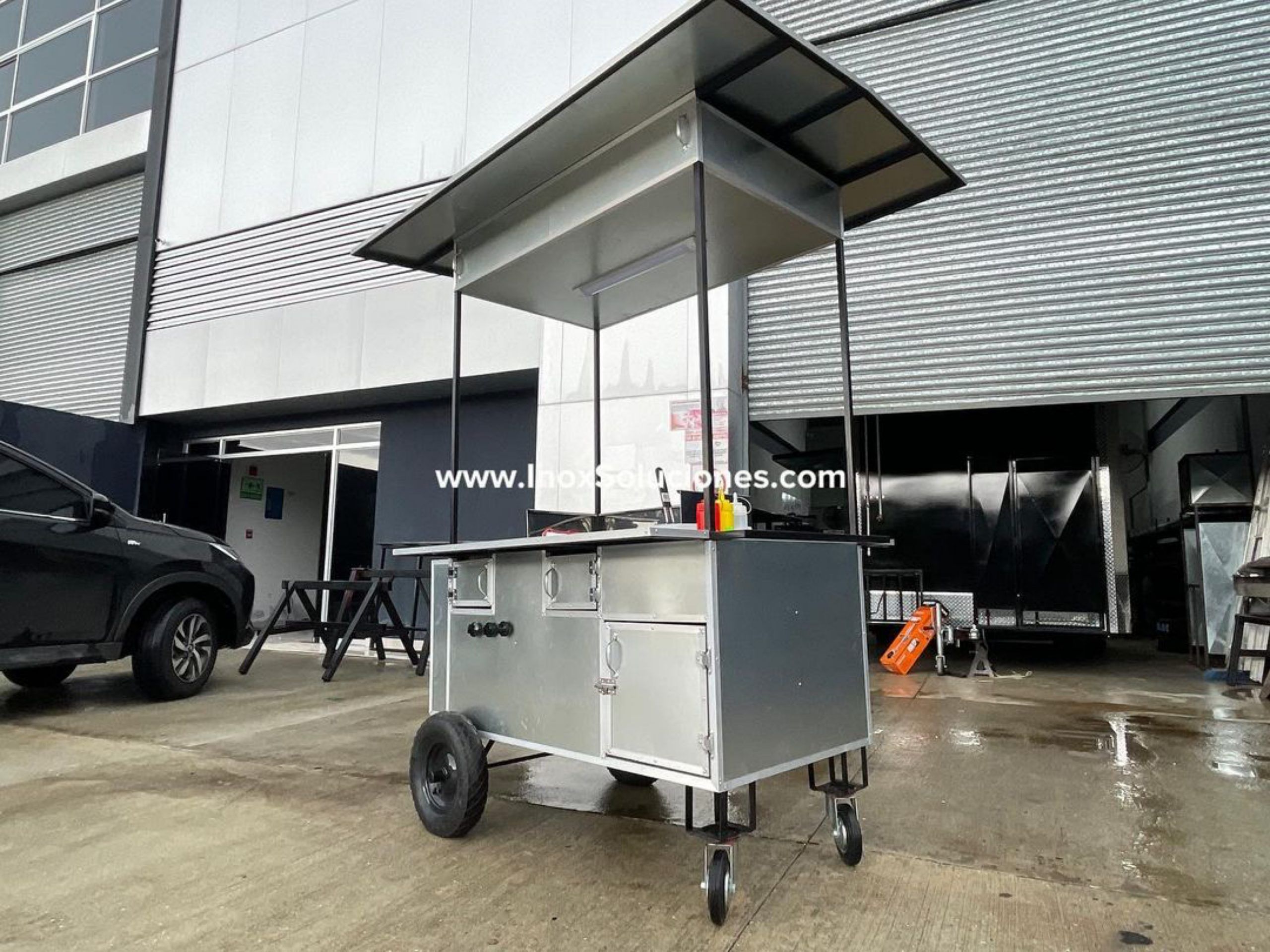 Carretilla tipo empuje con techo para hot dog hamburguesas comida rápida con freidora - Imagen 3