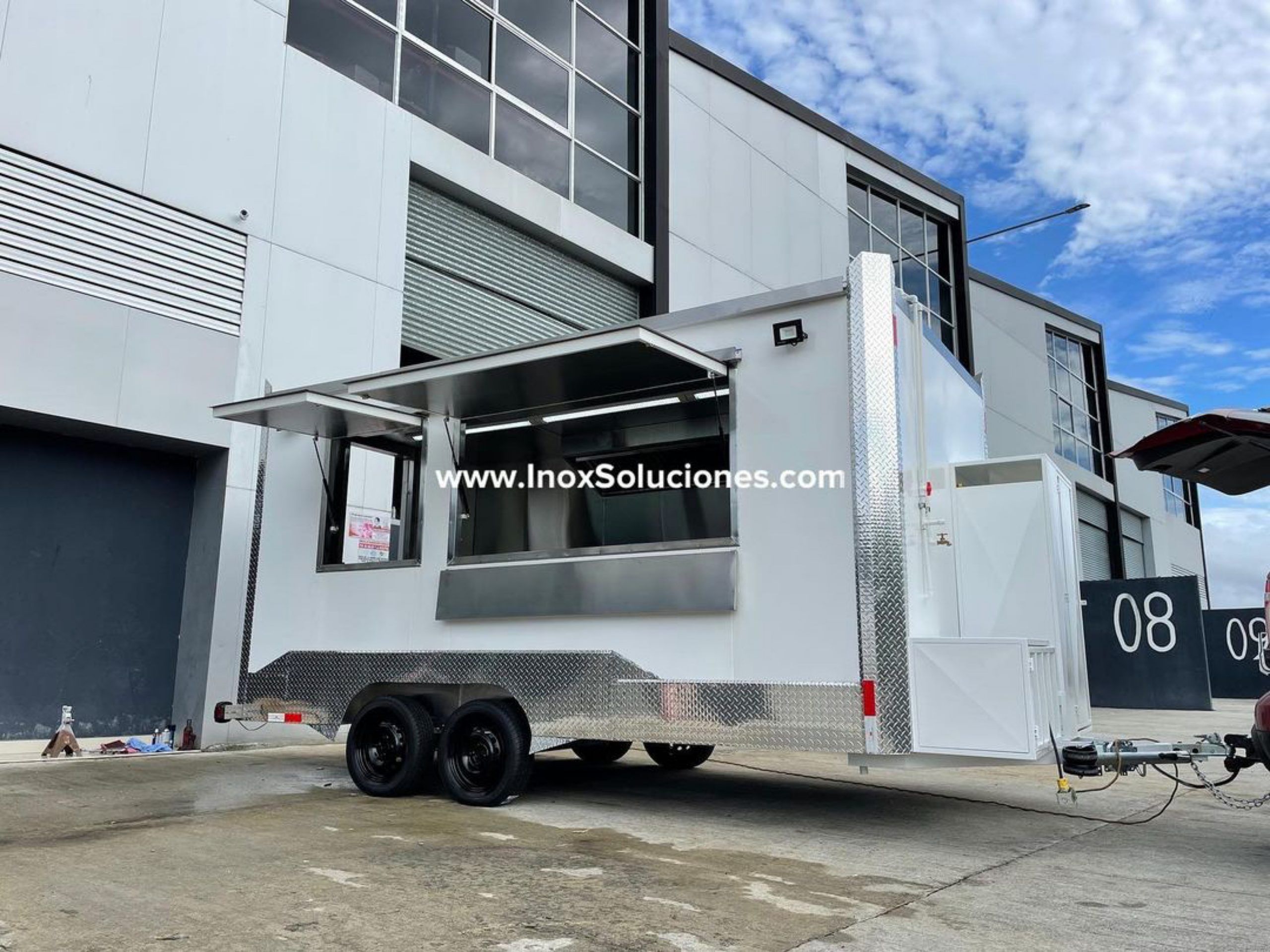 Remolque tipo Food truck 15 × 8 pies = 4.50×2.40 mts.