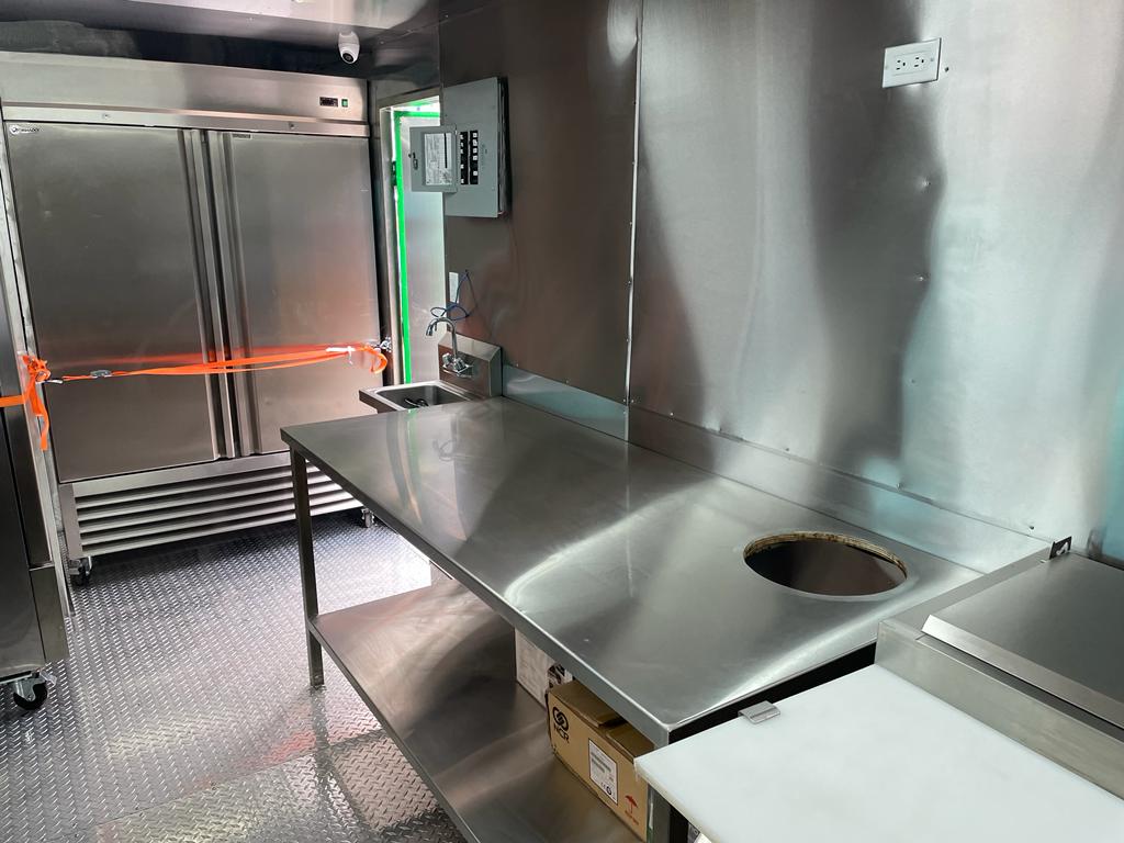 Remolque tipo food truck 24 x 8 pies = 7.30x2.40 mts - Imagen 4