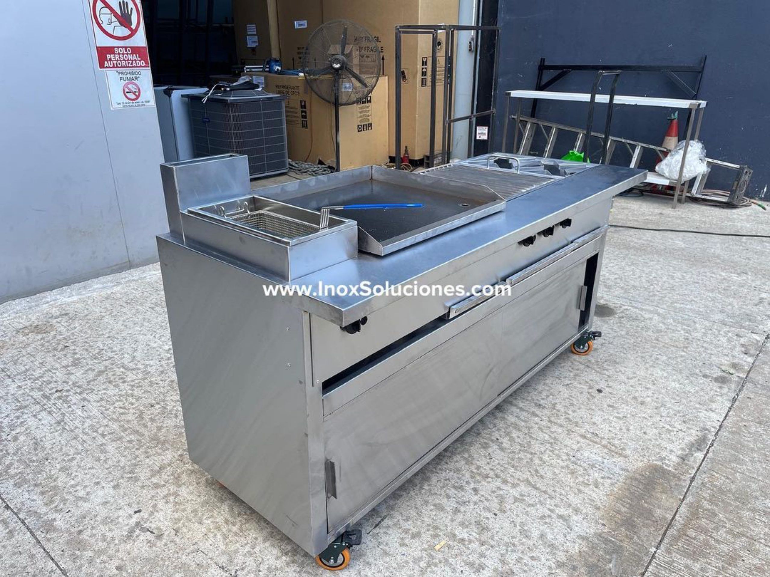 Estufa multifuncional en acero inoxidable 304/AISI 4-1 con ruedas y repisa superior