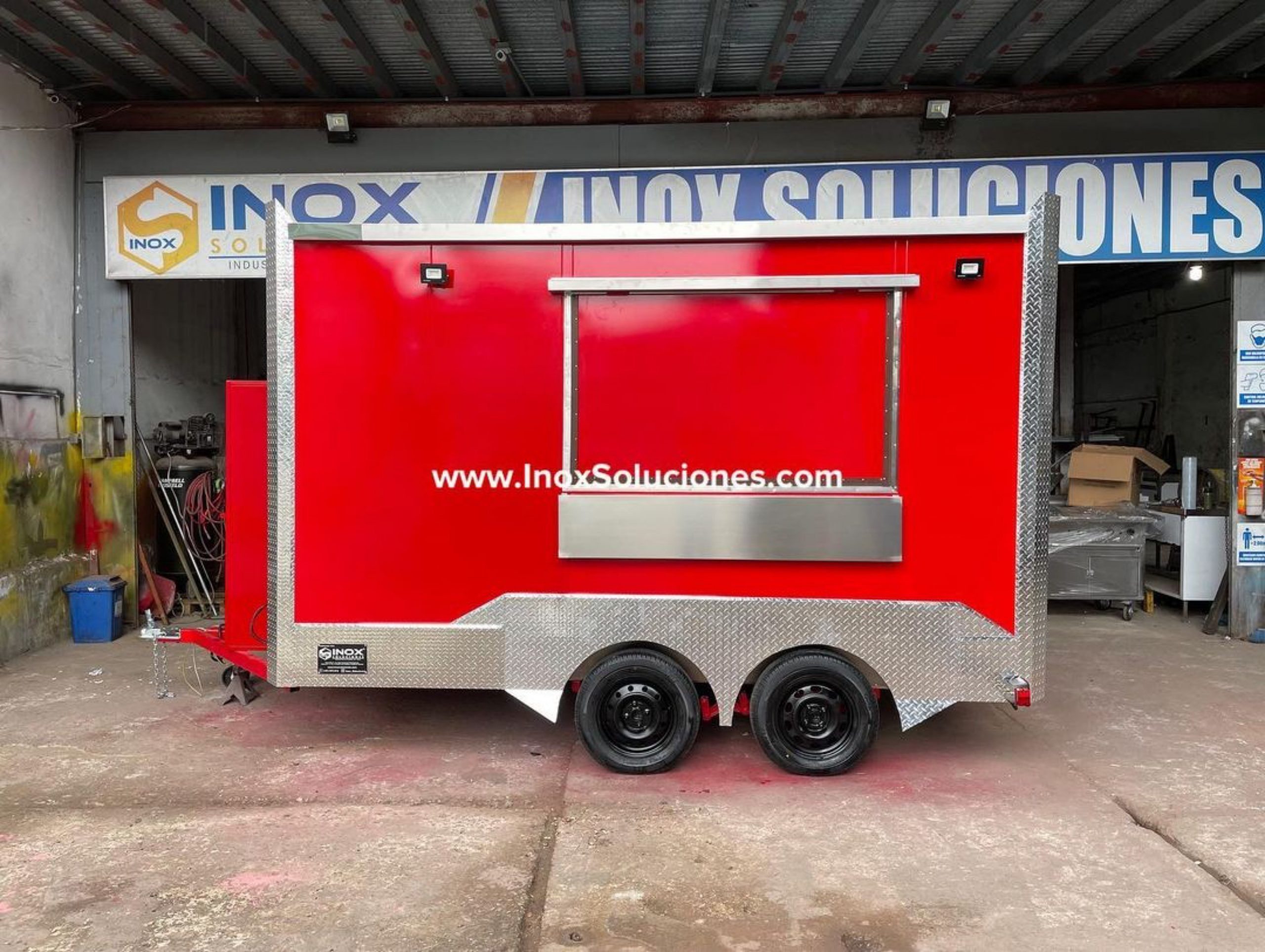 Remolque tipo food truck 12.5 x 8 pies = 3.75 x 2.40 mts