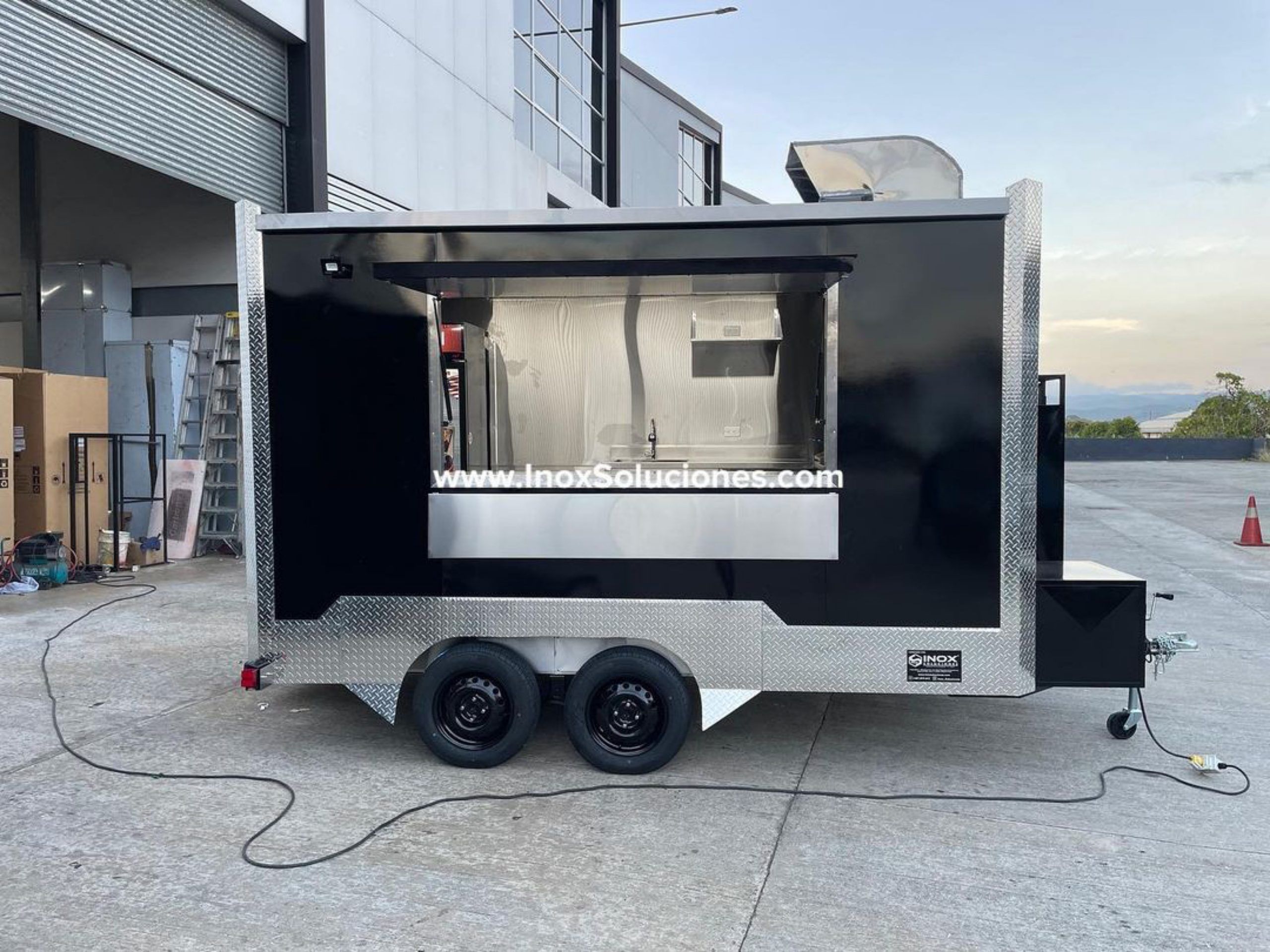 Remolque tipo food truck 12.5 x 8 pies = 3.75 x 2.40 mts horno con termóstato