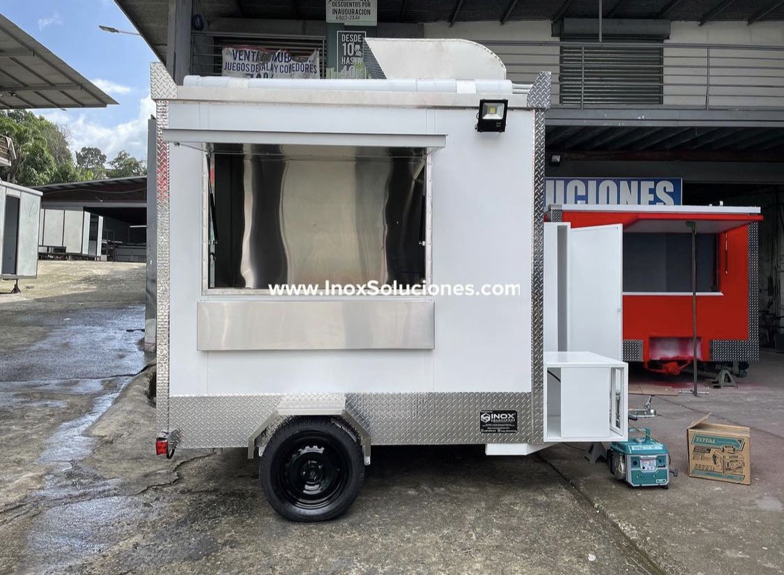 Remolque tipo food truck 8 x 6.4 pies = 2.40 x 1.90 mts.