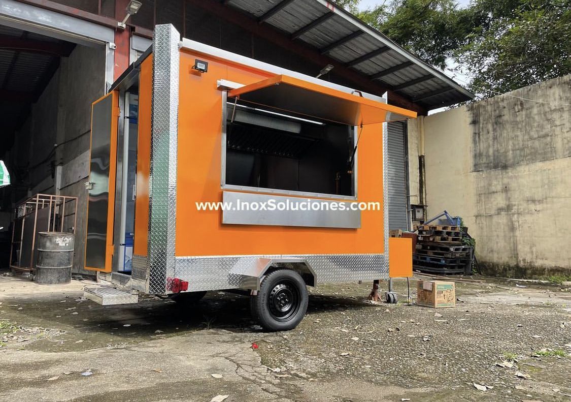 Remolque tipo food truck 10 × 6.4 pies = 3 × 1.90 mts