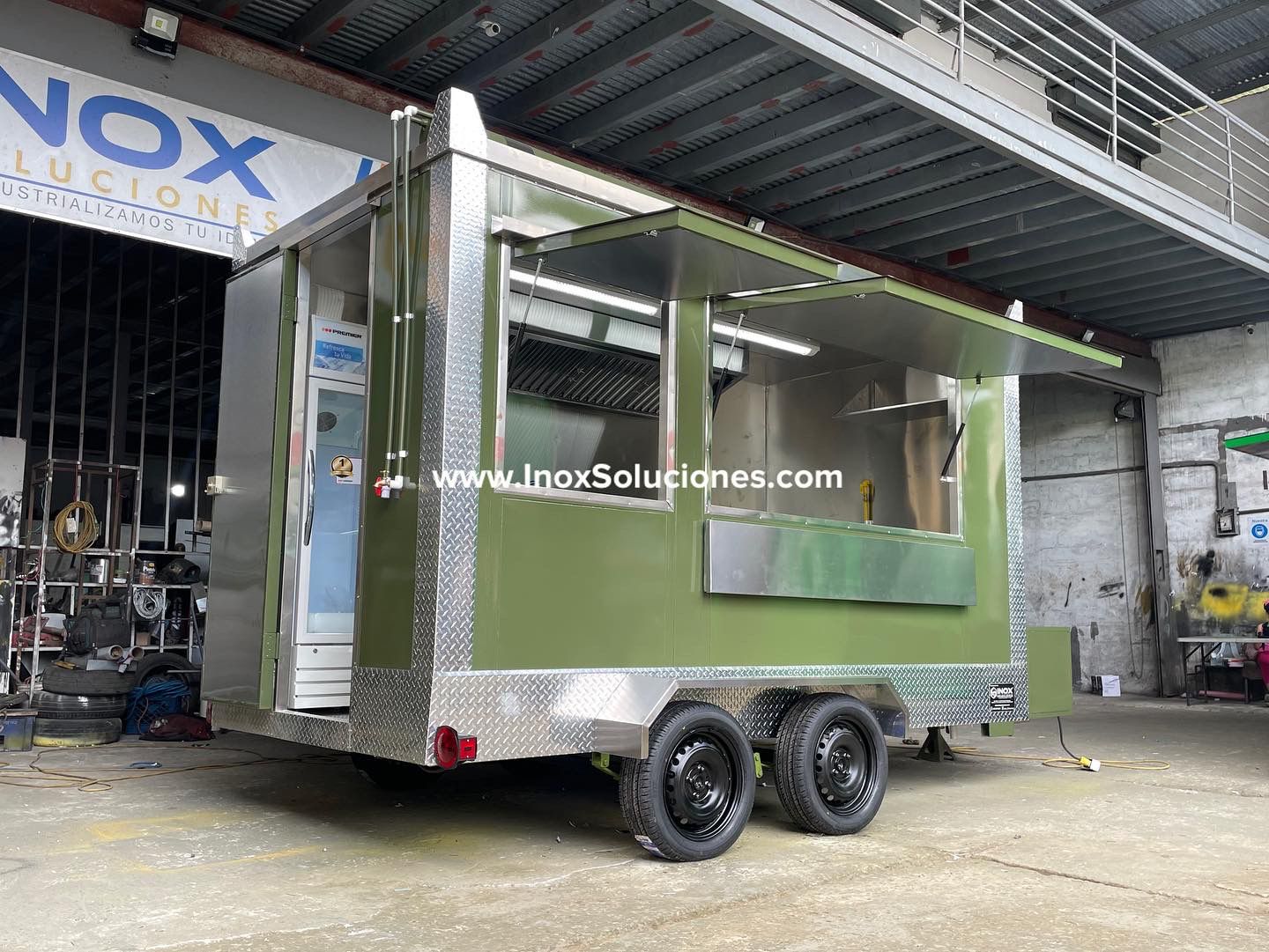 Remolque tipo food truck 12.5 x 6.4 pies = 3.75 x 1.90 mts