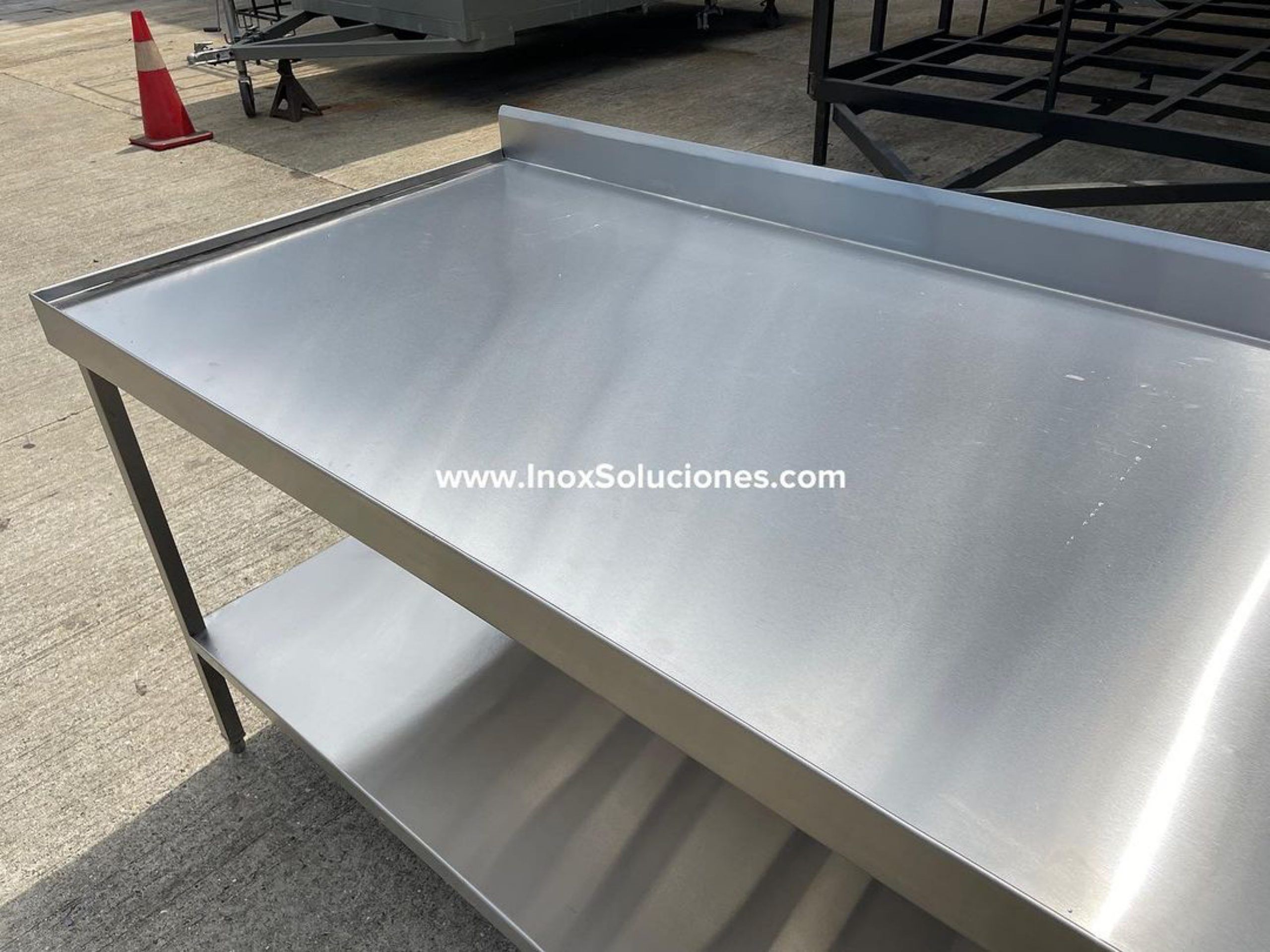 Mesa de trabajo doble paño reforzada en acero inoxidable 304 AISI - Imagen 4